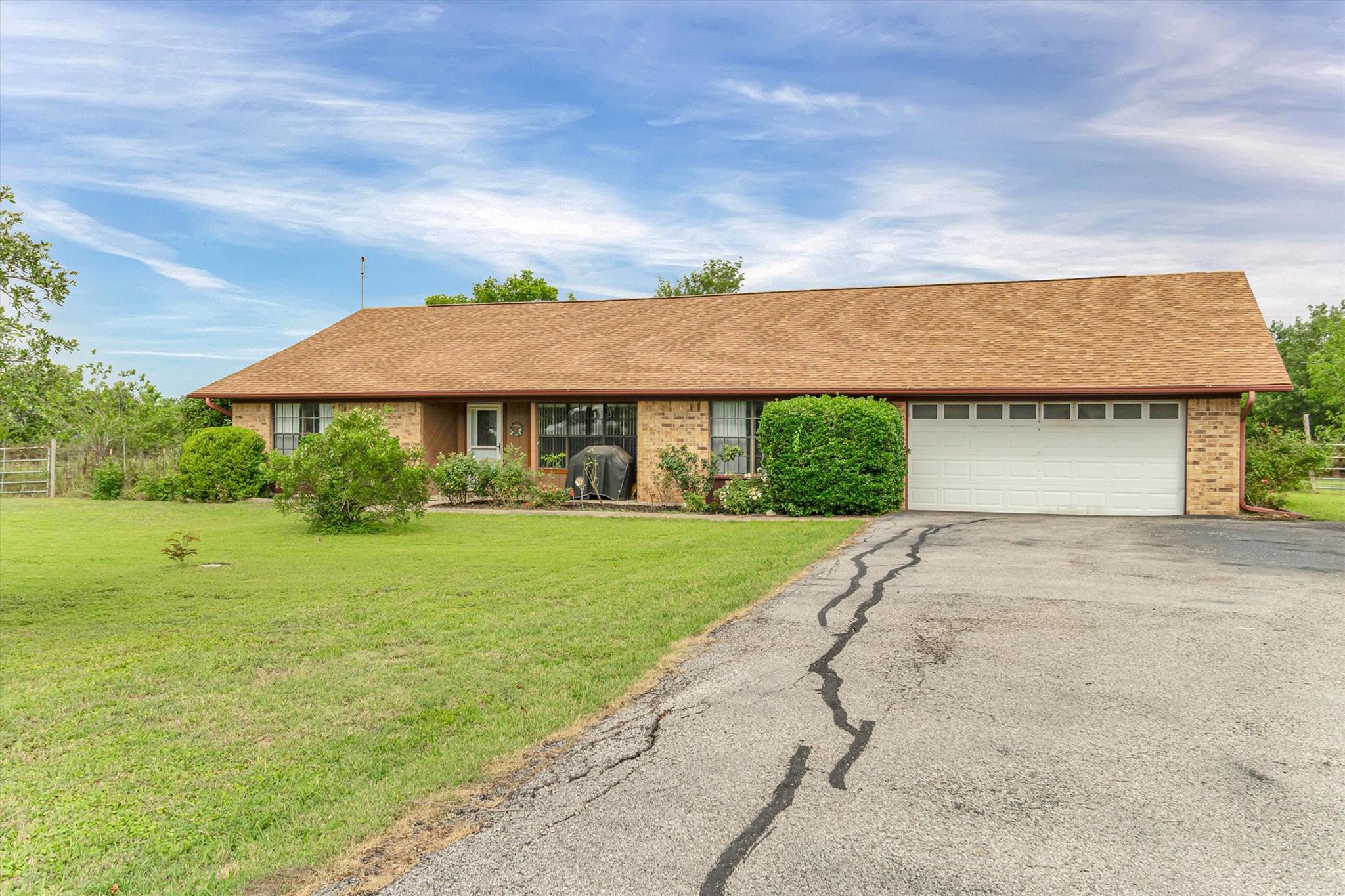 12800 Quarterhorse Dr, Elgin, TX 78621