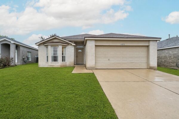 405 Thunderstorm Ave, Lockhart
