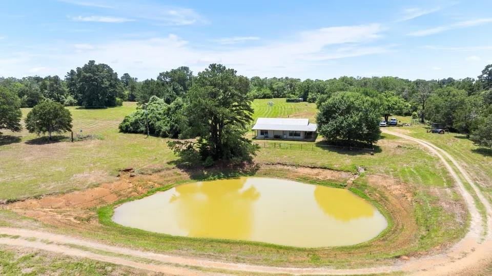 146 Split Oak Rd, Smithville, TX 78957