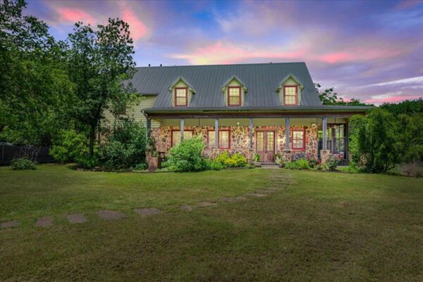 20 Reese Dr, Sunset Valley
