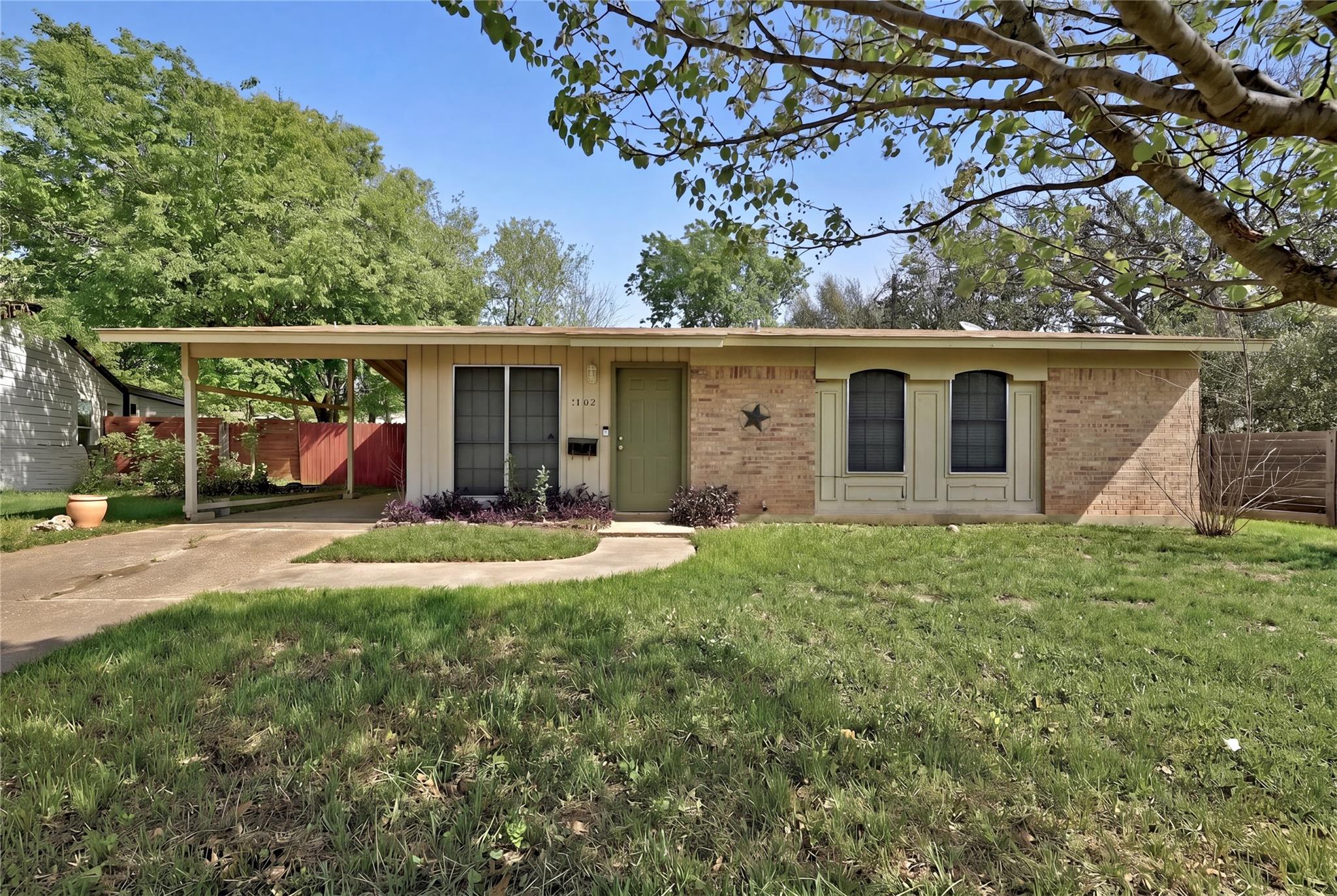1402 Camelot Cir, Austin