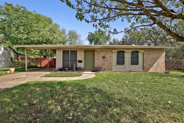 1402 Camelot Cir, Austin