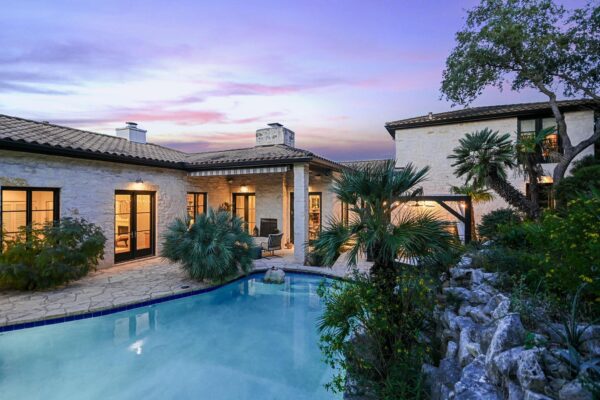 698 Windsong Trl, West Lake Hills