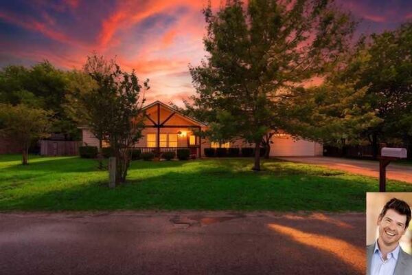 1221 Lovers Ln, Bastrop