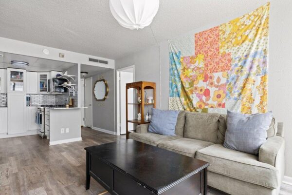 1800 Lavaca St #207, Austin