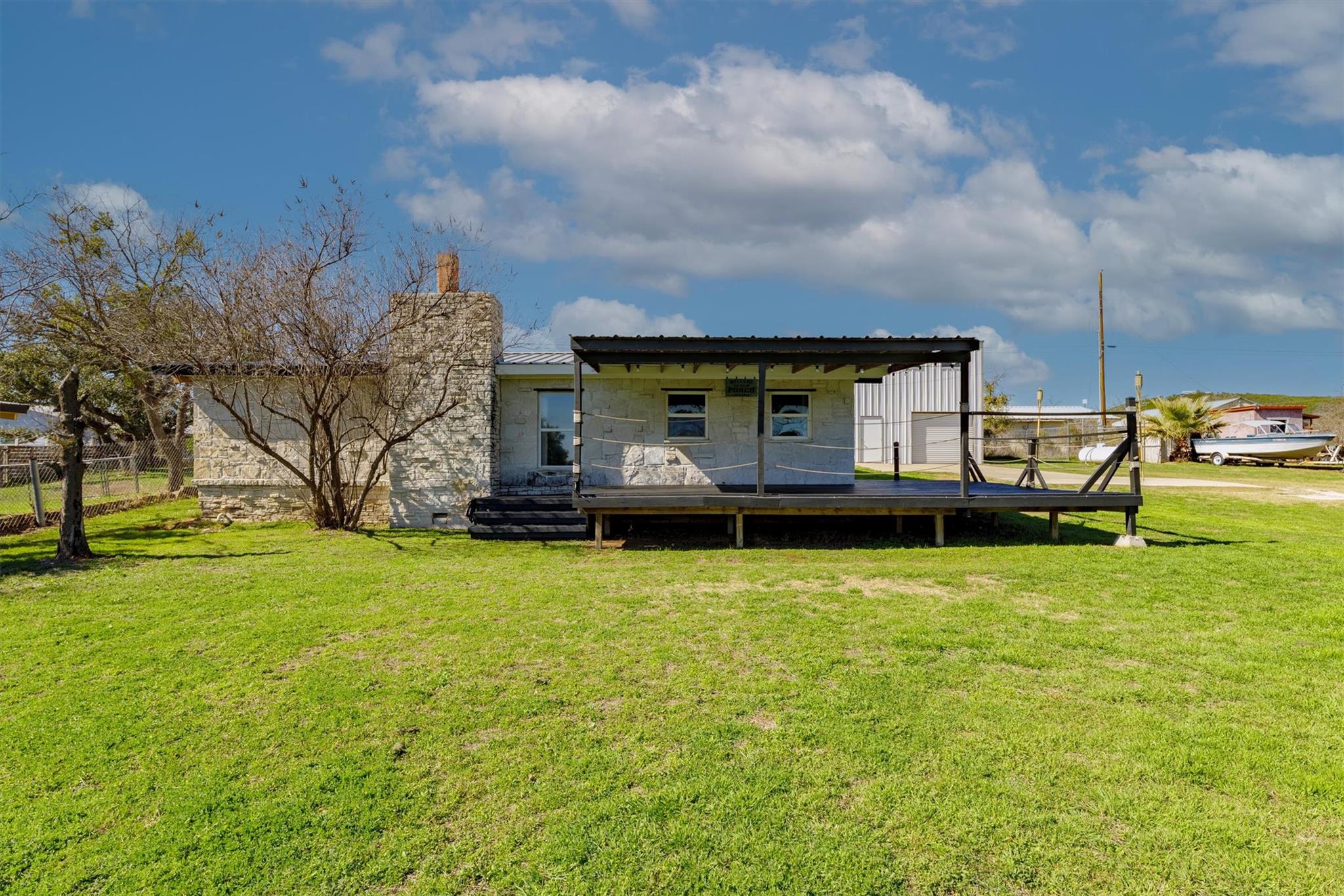 110 Lakewood Dr, Burnet