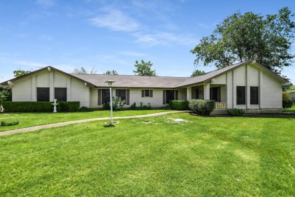 7 Brenda Ln, Round Rock