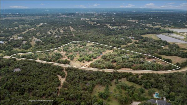 204 E Lakeshore Dr, Dripping Springs