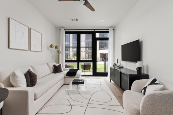 800 Embassy Dr #113, Austin