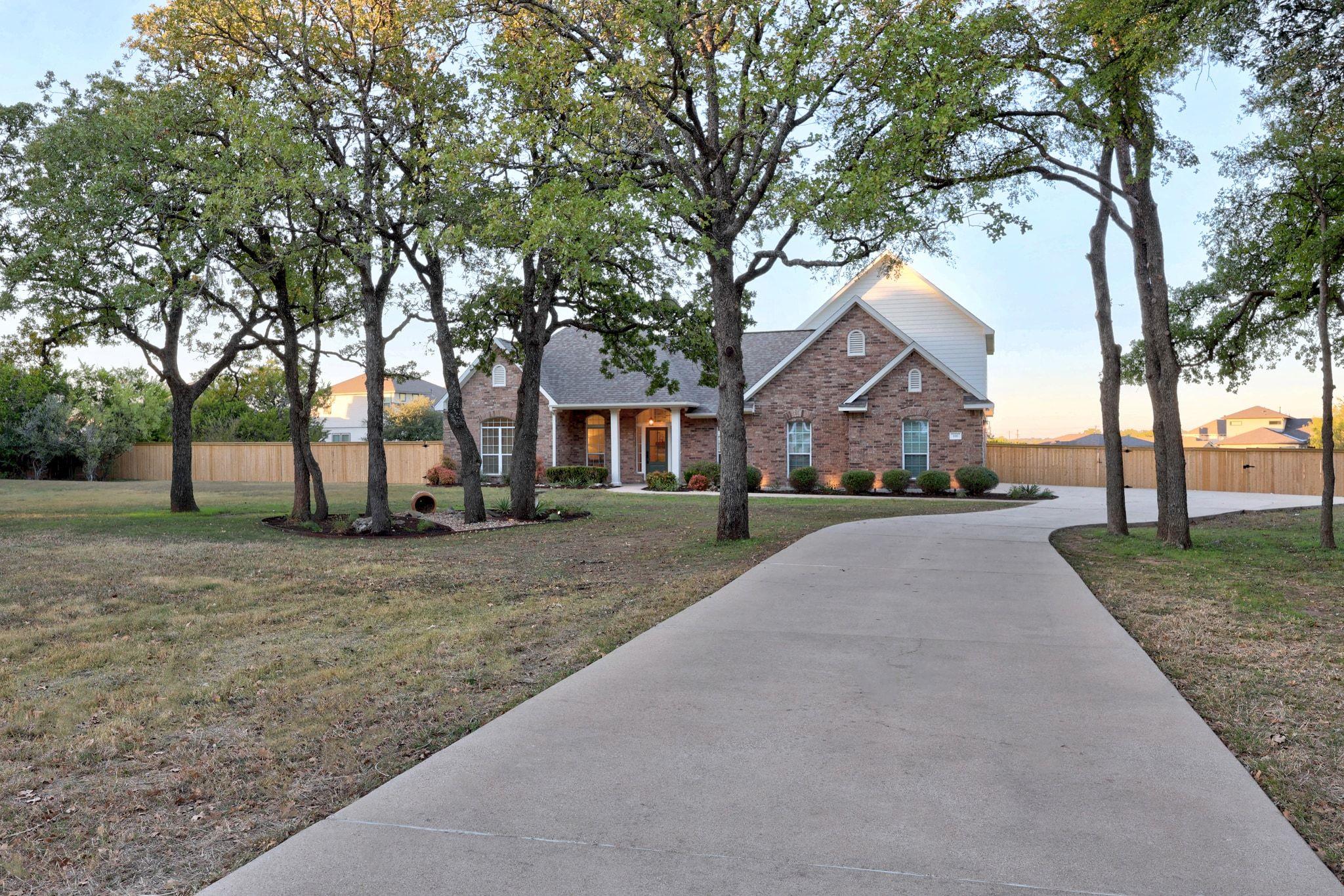 116 Oak Plaza Dr, Georgetown, TX 78628