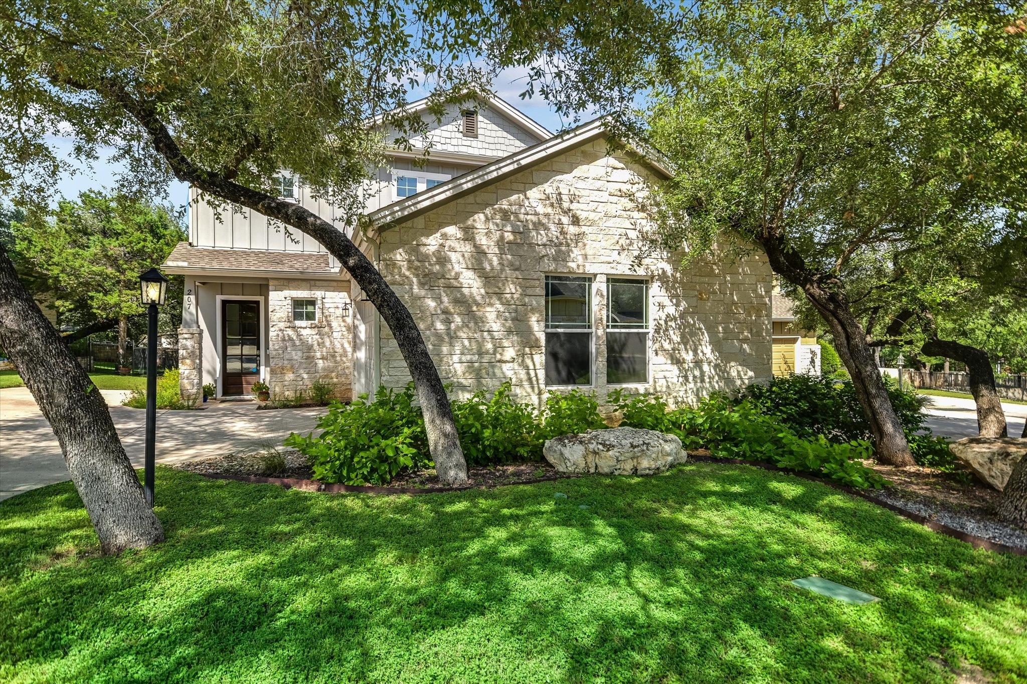 207 Fairlake Cir, Lakeway, TX 78734