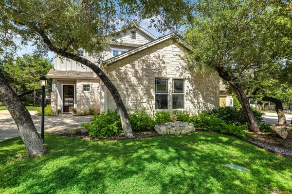 207 Fairlake Cir, Lakeway