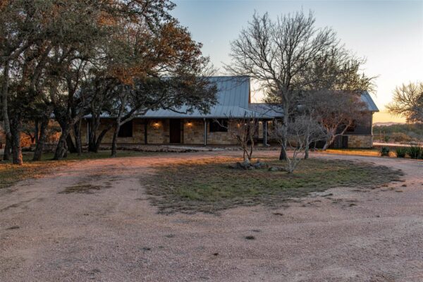 1250 Rocky Hollow Dr, Burnet