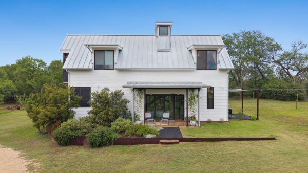 534 Old McDade Rd, Elgin