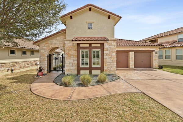 1812 Cantina Sky Dr, Leander