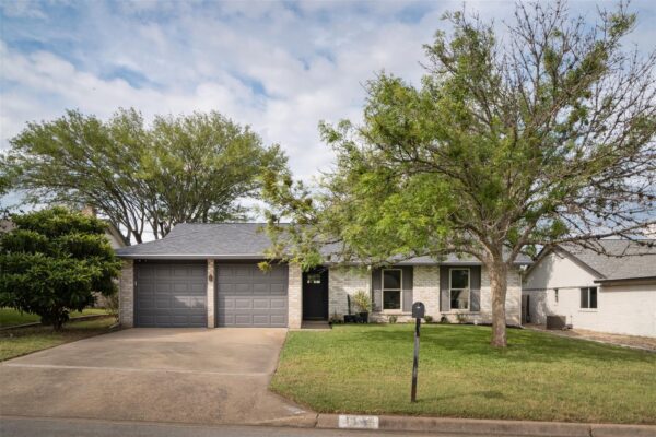 304 Skyloop Dr, Austin