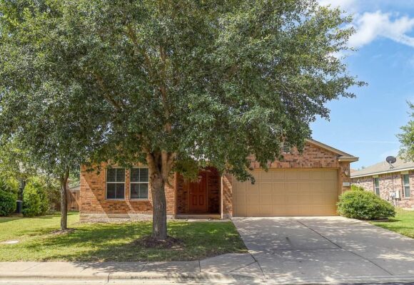 208 Wild Cat Dr, Bastrop