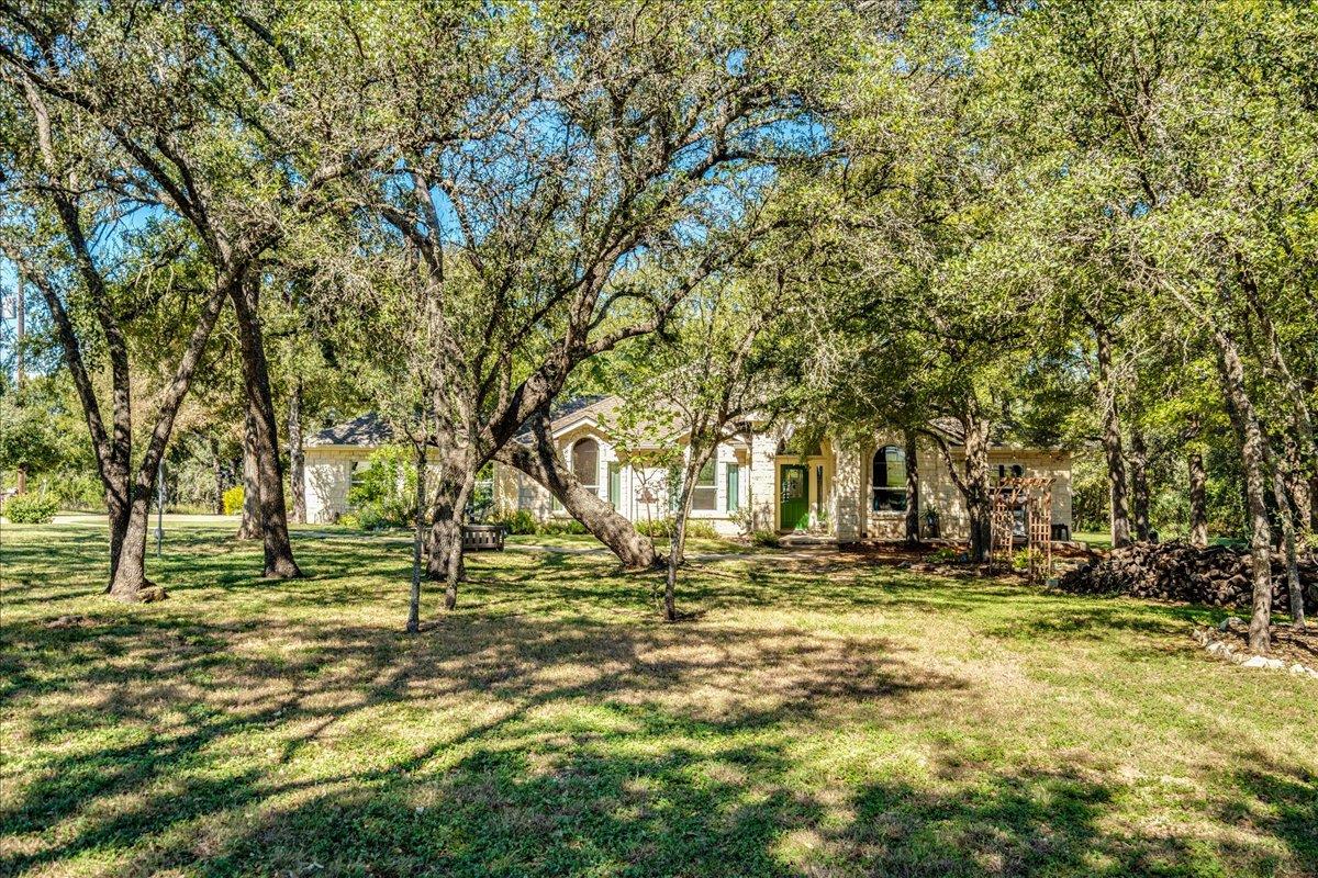111 N Showhorse Dr, Liberty Hill, TX 78642