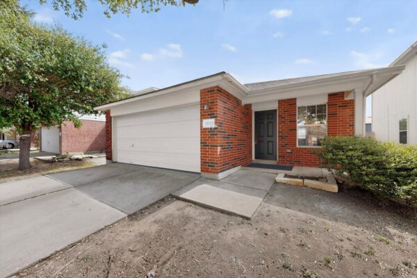 12725 Saint Mary Dr, Manor