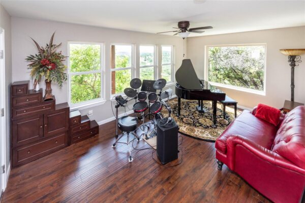 8614 Tip Top Dr, Jonestown
