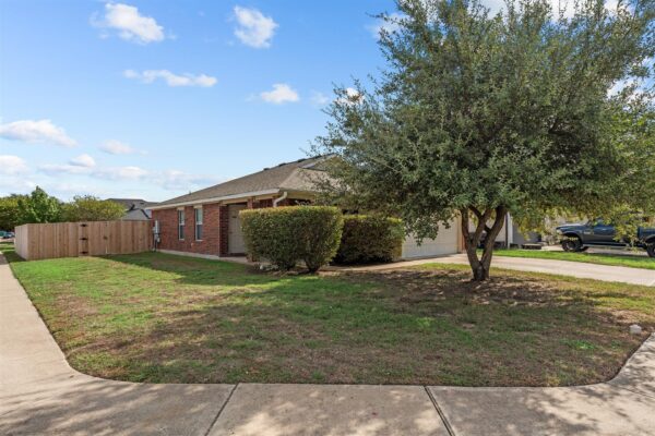 700 Morgan Dr, Leander