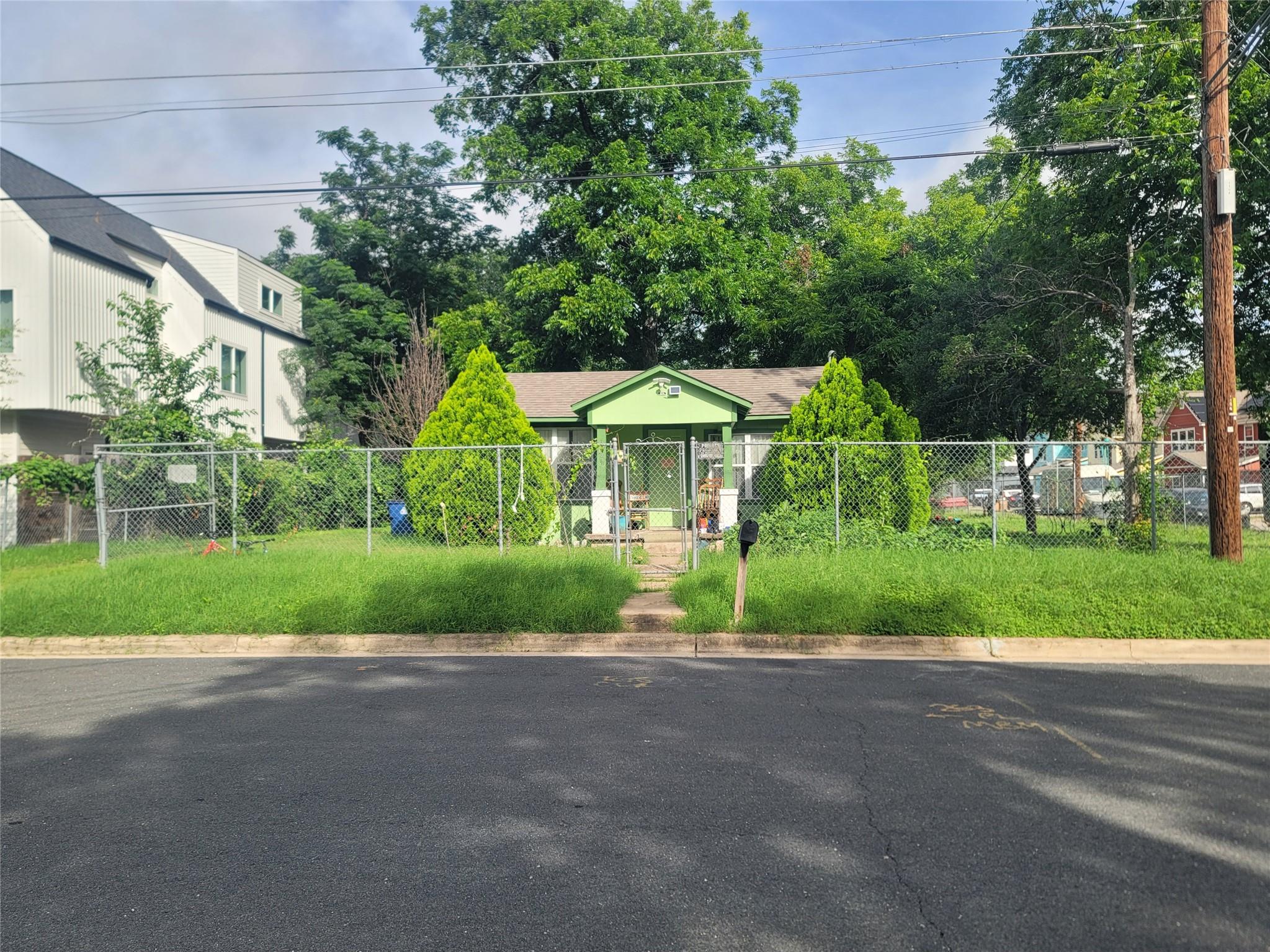 1104 Brass St, Austin, TX 78702