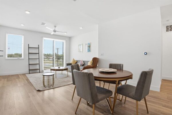 2709 5th St E #1306, Austin