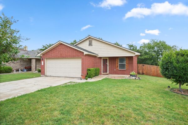 516 Emma Rose Trl, Leander
