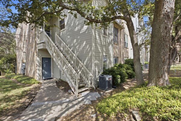 2450 Wickersham Ln #1001, Austin