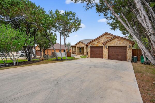 4 Redwood Cir, Wimberley