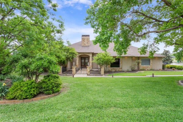 1111 Mill Creek Dr, Salado