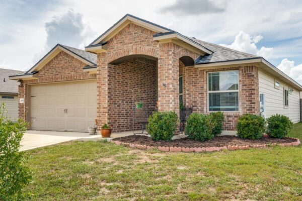 1618 Woodlands Dr, Kyle