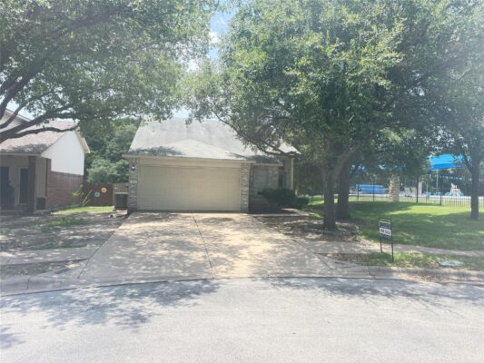 902 Moser River Dr, Leander