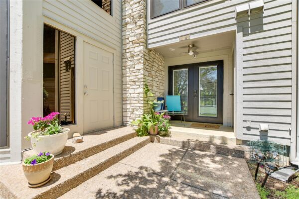 118 World Of Tennis Sq, Lakeway