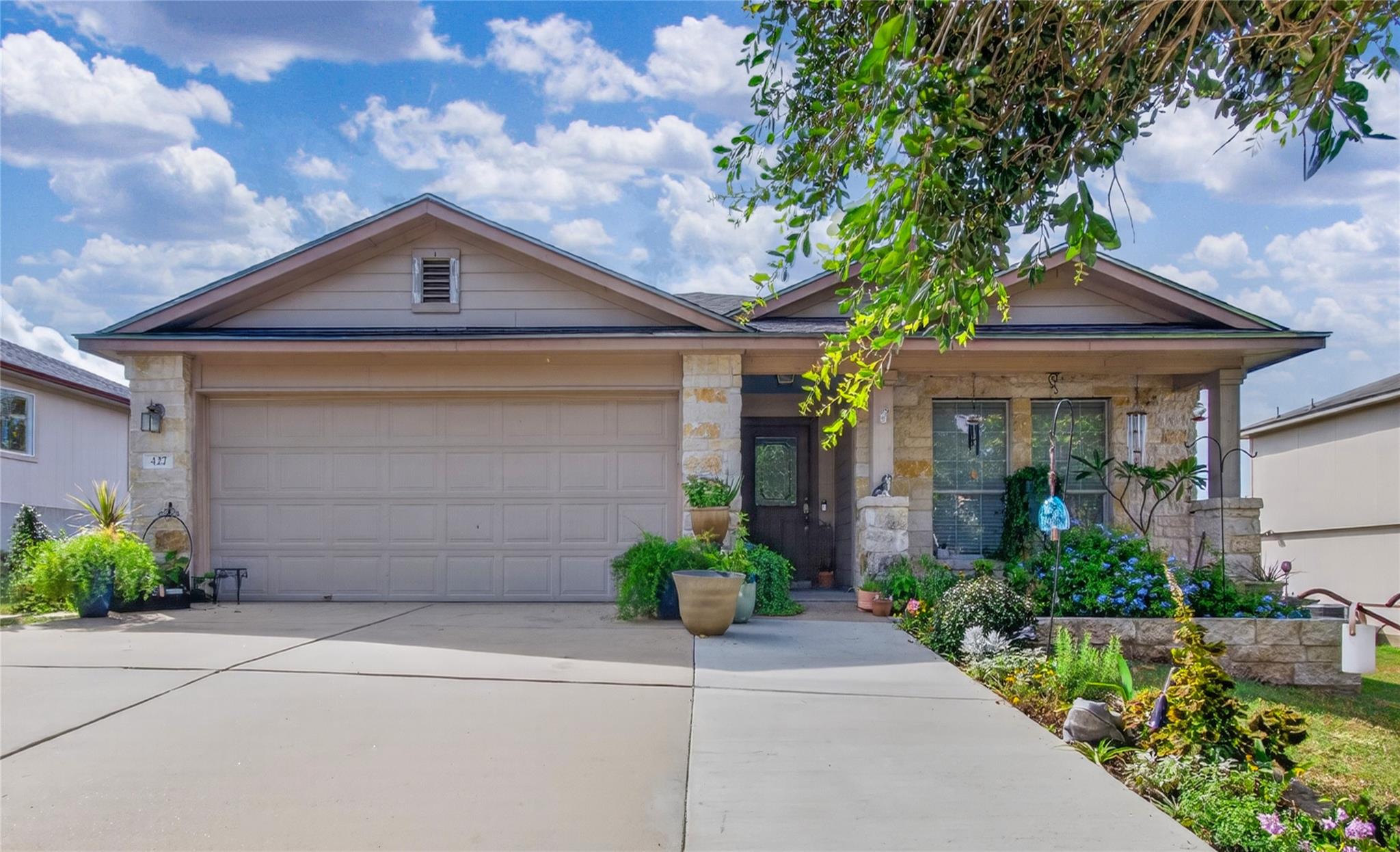 427 Buckingham Dr, Kyle, TX 78640