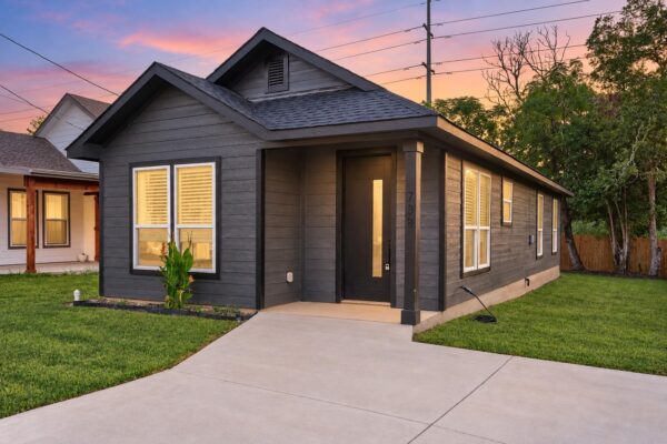 738 Chihuahua St, Lockhart