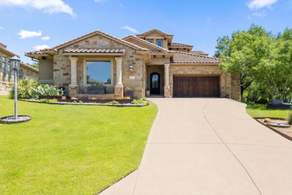 105 Aruba Ct, Lakeway