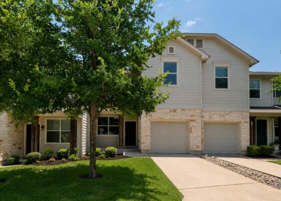 512 Eberhart Ln #1205, Austin
