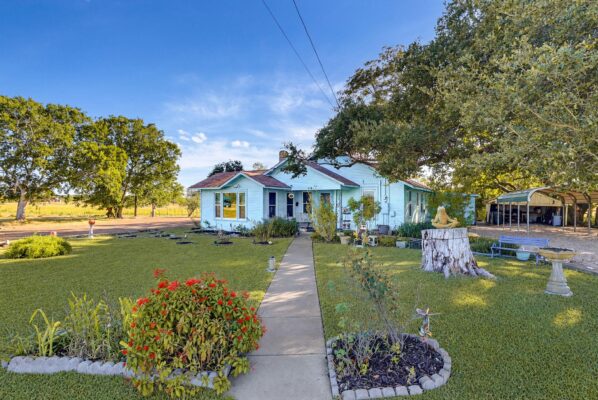 616 Lay Rd, Lockhart
