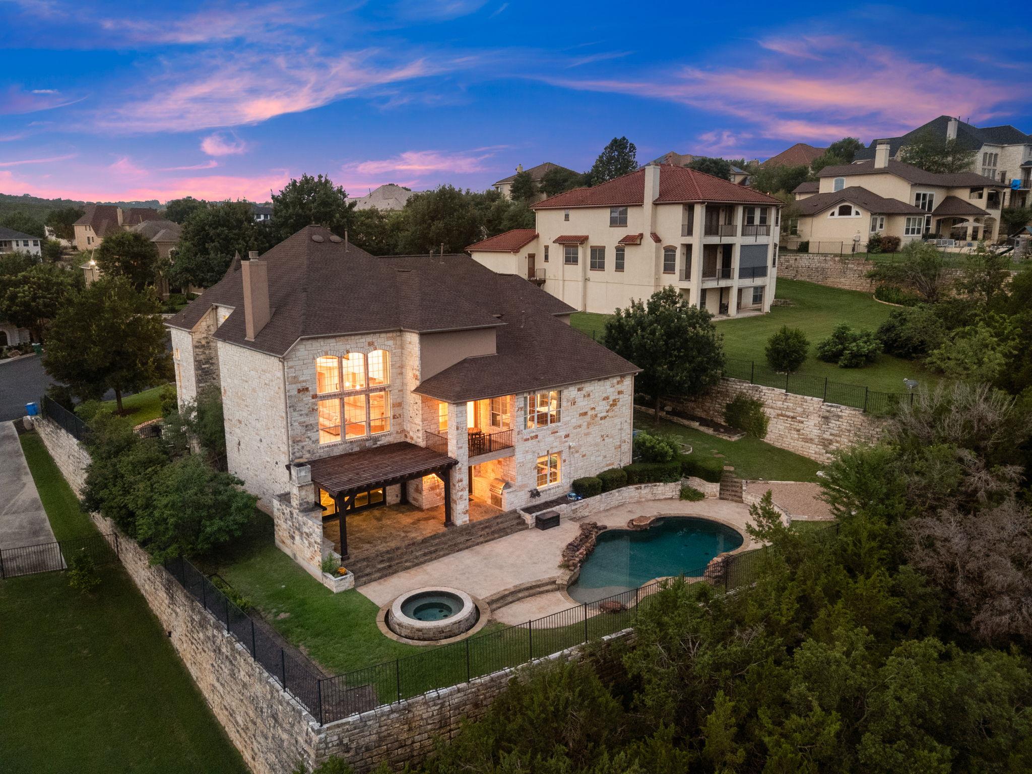121 Burgess Ln, Austin, TX 78738