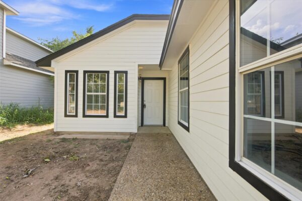 123 Hawea Ln, Bastrop