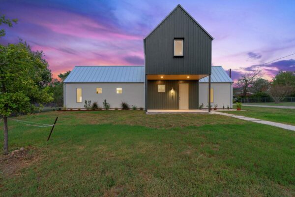 420 S Brazos St, Lockhart
