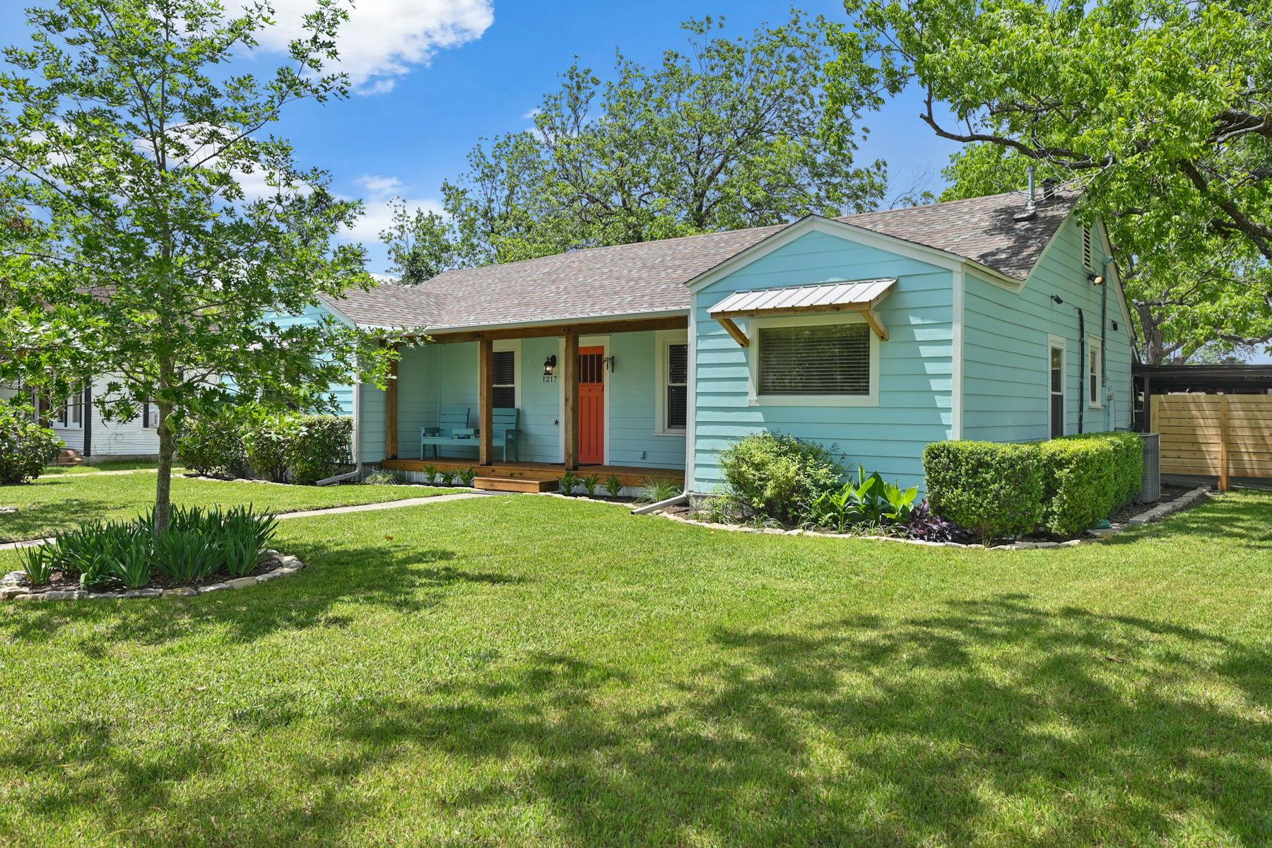 1217 Fairground St, Taylor, TX 76574