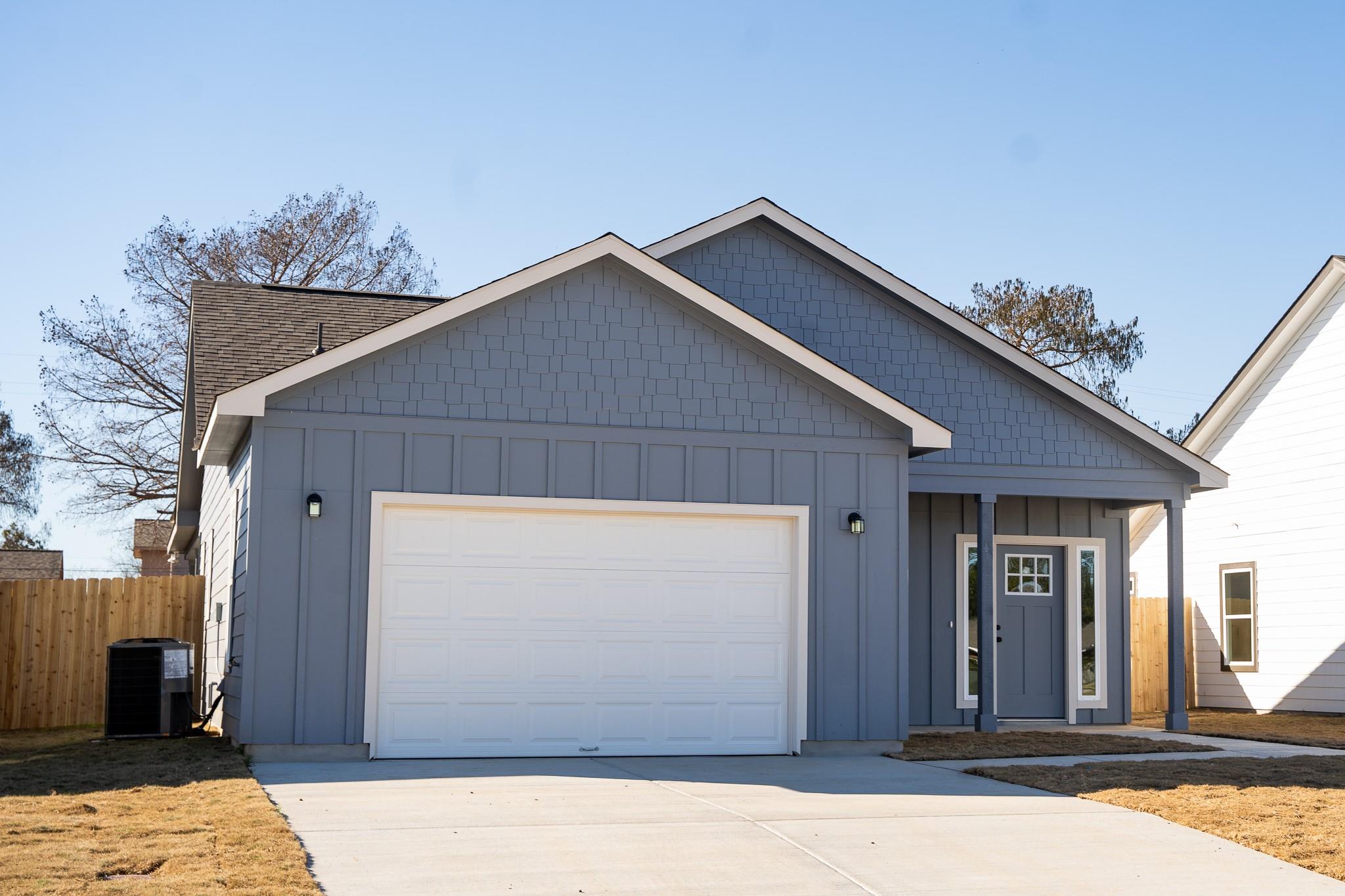 311 String Prairie Way, Smithville, TX 78957