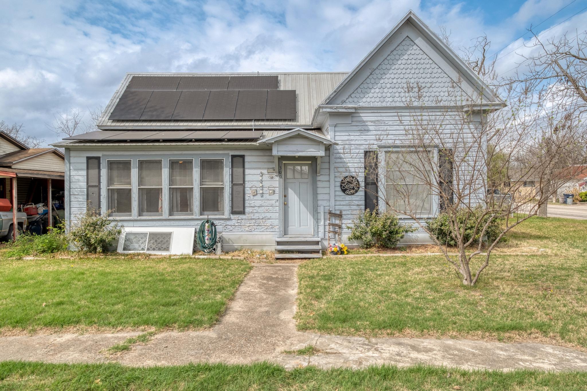 300 S Rio Grande St, Granger, TX 76530