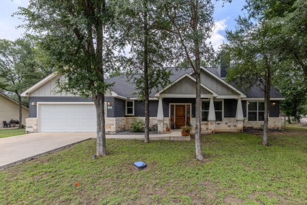 346 Lamaloa Ln, Bastrop
