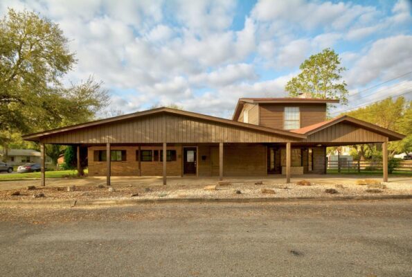 102 Rivercrest St, Luling