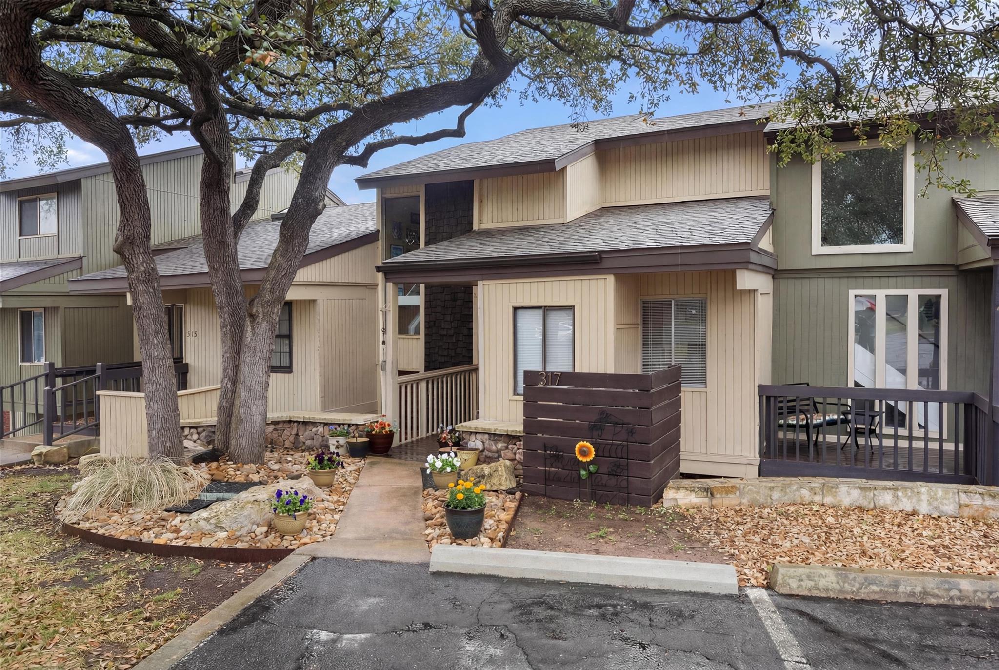 317 Venture Blvd S, Point Venture, TX 78645