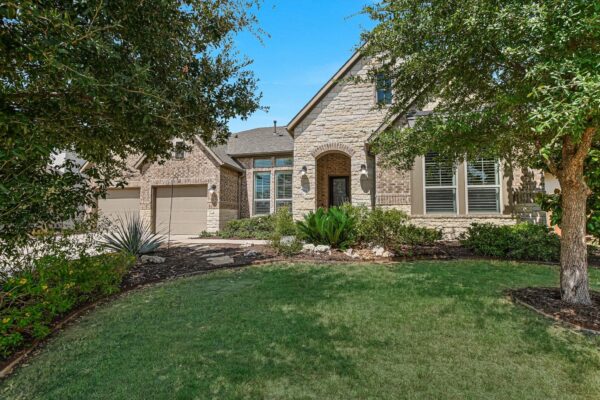 582 Peakside Cir, Dripping Springs
