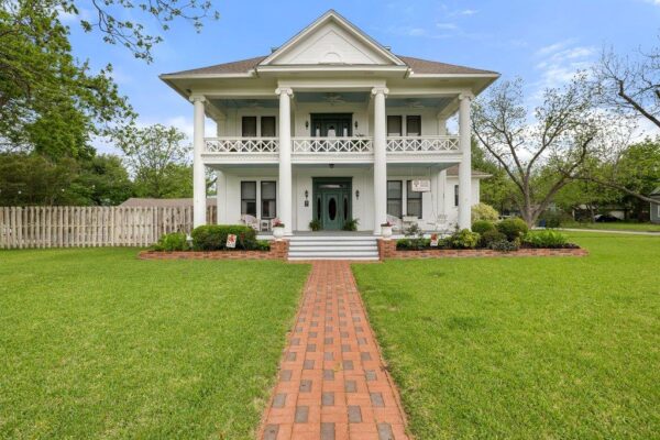 819 Hackberry St, Taylor